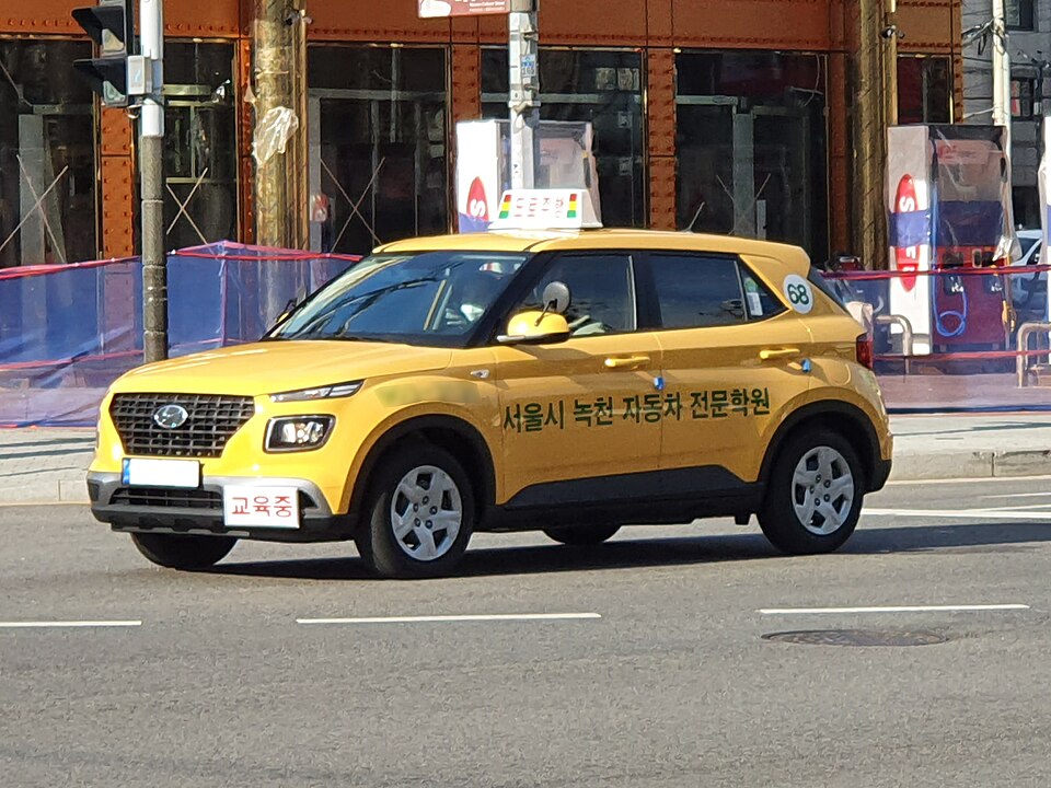 서울 녹천 운전전문학원에서 사용하는 현대 베뉴 교육 차량